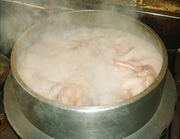 黒田屋自家製のとんこつスープ